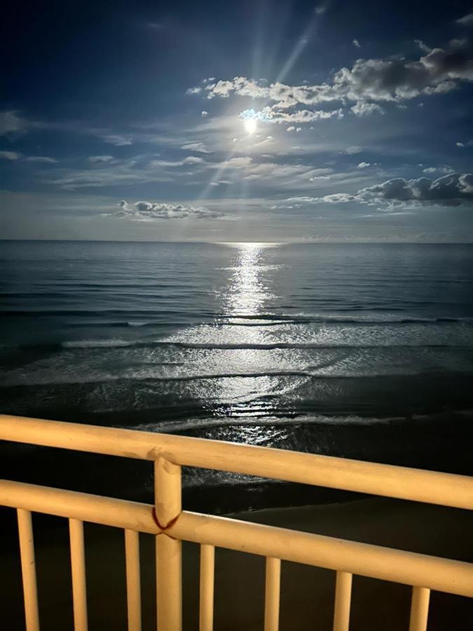 Beach Oasis 704 Lovely Daytona Ocean Front For 5 Sleeps Up To 12 Daytona Beach Luaran gambar